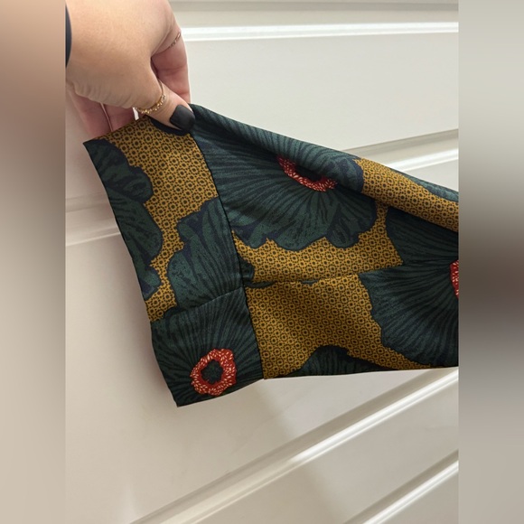 Allison Joy. Faux Wrap Floral Blouse. Size XS. - Picture 7 of 11